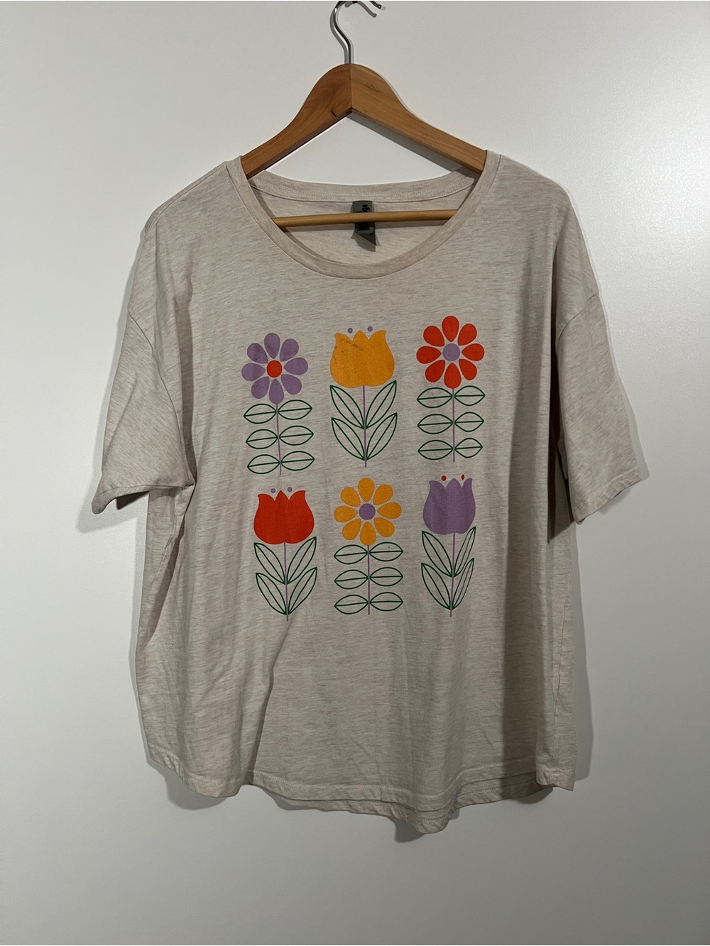Tulip T-shirt in Cream Size 2XL Colorful Flowers